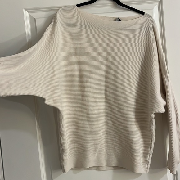Cream Ralph Lauren sweater - Picture 2 of 2